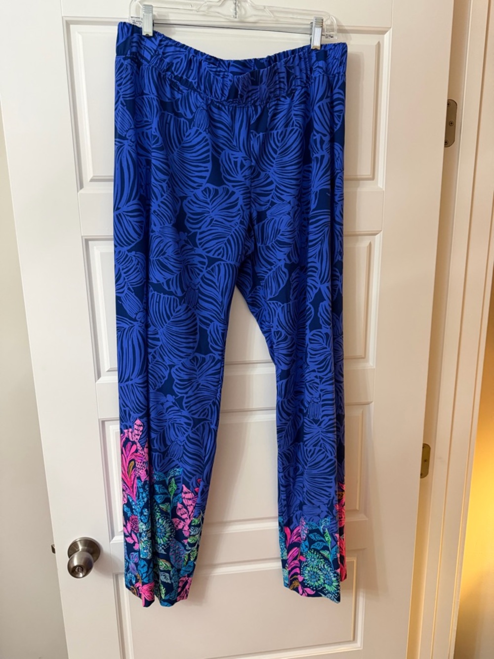 Lilly Pulitzer Blue Tropical Floral Wave Leggings with Pink Label